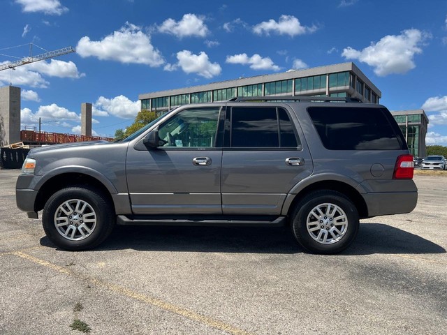Ford Expedition Vehicle Full-screen Gallery Image 02