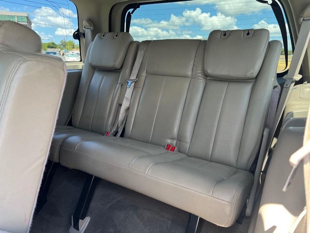 Ford Expedition Vehicle Full-screen Gallery Image 10