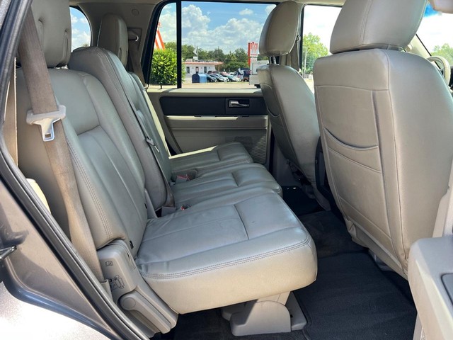 Ford Expedition Vehicle Full-screen Gallery Image 12