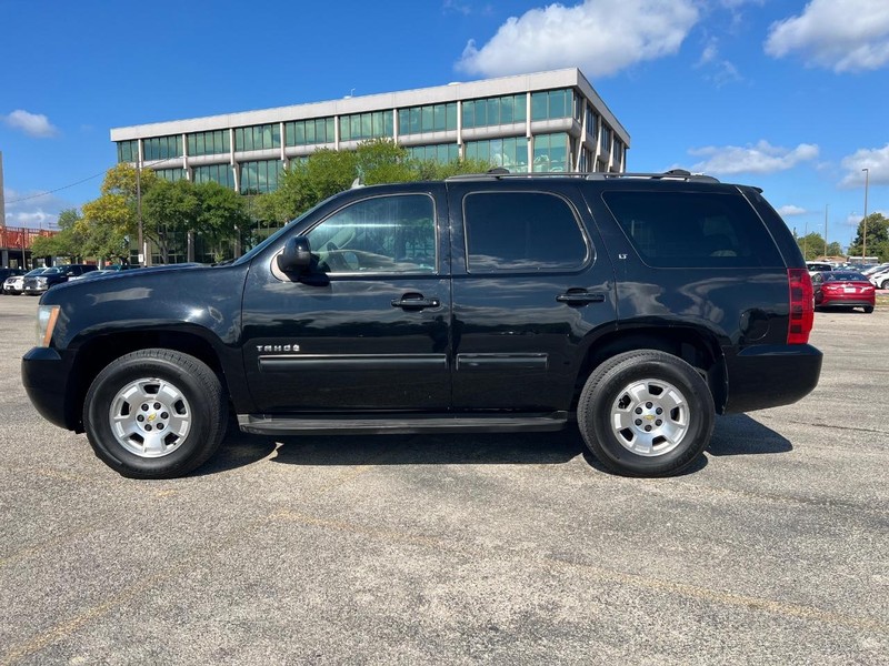 Chevrolet Tahoe Vehicle Full-screen Gallery Image 2