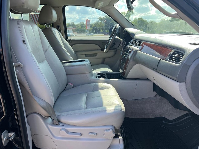 Chevrolet Tahoe Vehicle Full-screen Gallery Image 11