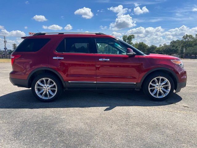 Ford Explorer Vehicle Full-screen Gallery Image 05