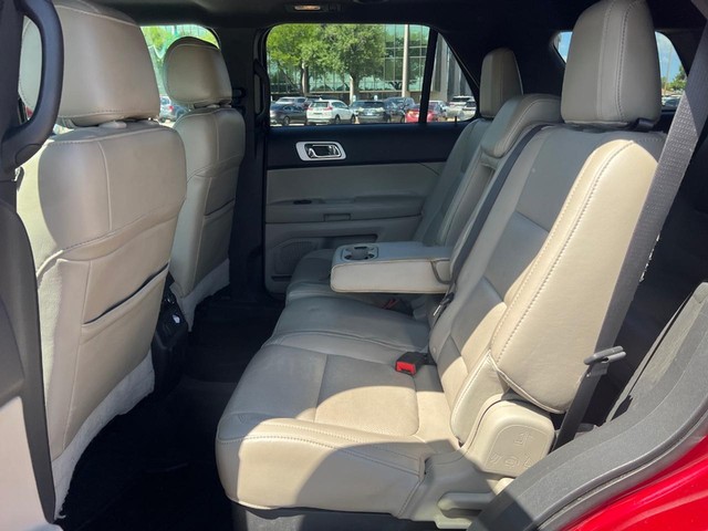 Ford Explorer Vehicle Full-screen Gallery Image 09