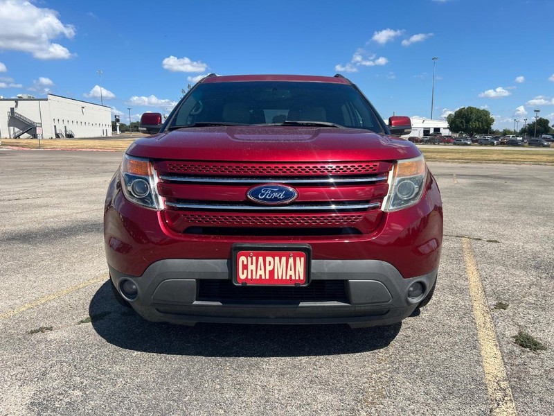 Ford Explorer Vehicle Full-screen Gallery Image 3