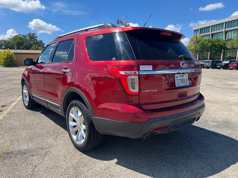 Ford Explorer Vehicle Full-screen Gallery Image 7