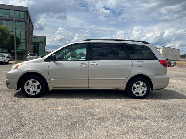 Toyota Sienna Vehicle Full-screen Gallery Image 02