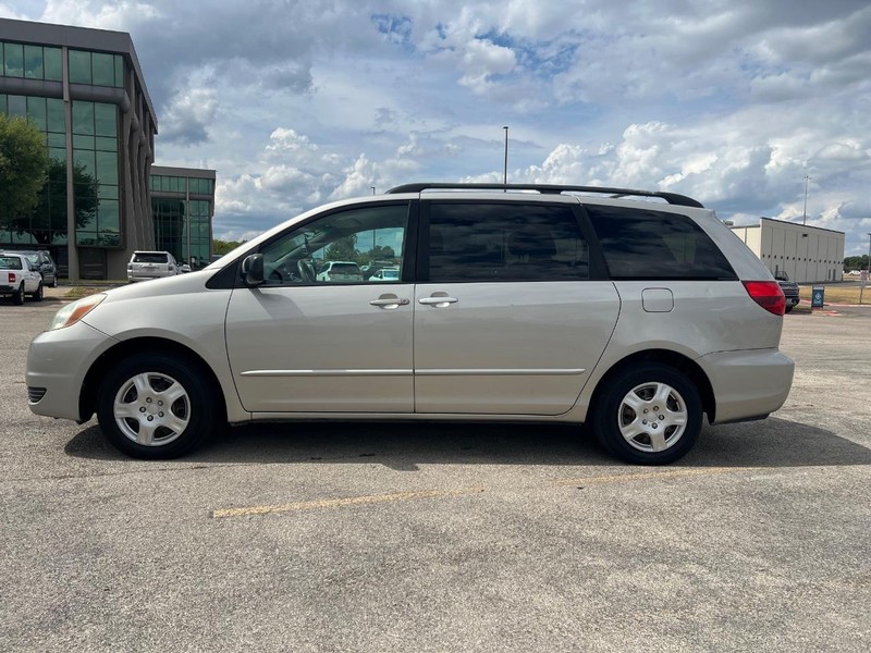 Toyota Sienna Vehicle Full-screen Gallery Image 2