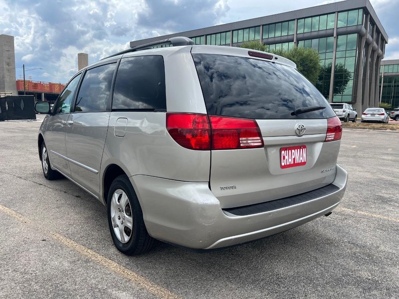 Toyota Sienna Vehicle Full-screen Gallery Image 7