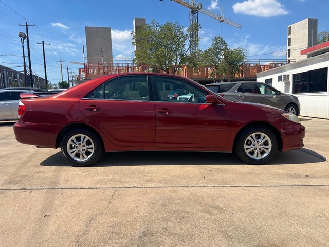 Toyota Camry Vehicle Full-screen Gallery Image 04
