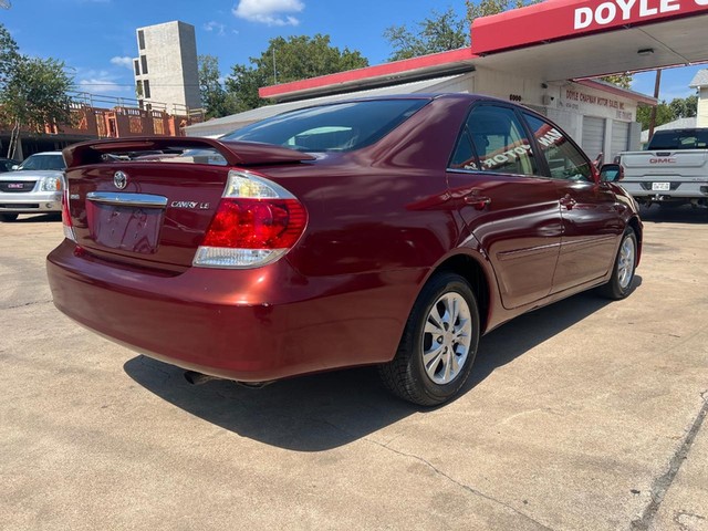 Toyota Camry Vehicle Full-screen Gallery Image 05