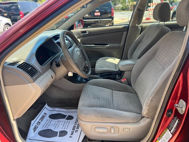 Toyota Camry Vehicle Full-screen Gallery Image 07