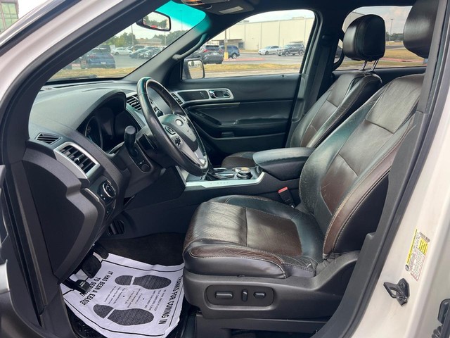 Ford Explorer Vehicle Full-screen Gallery Image 08
