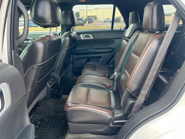 Ford Explorer Vehicle Full-screen Gallery Image 09
