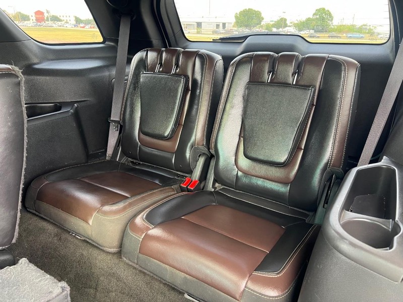 Ford Explorer Vehicle Full-screen Gallery Image 10
