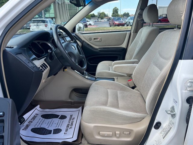 Toyota Highlander Vehicle Full-screen Gallery Image 08