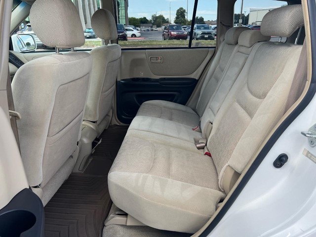Toyota Highlander Vehicle Full-screen Gallery Image 09