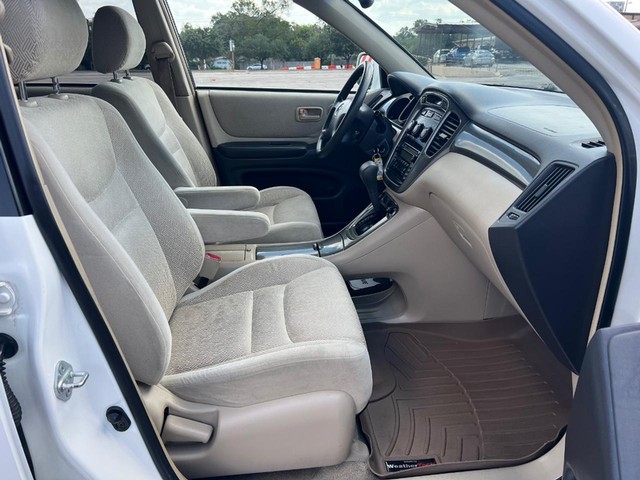 Toyota Highlander Vehicle Full-screen Gallery Image 10
