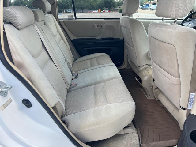 Toyota Highlander Vehicle Full-screen Gallery Image 11
