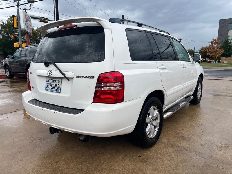 Toyota Highlander Vehicle Full-screen Gallery Image 6