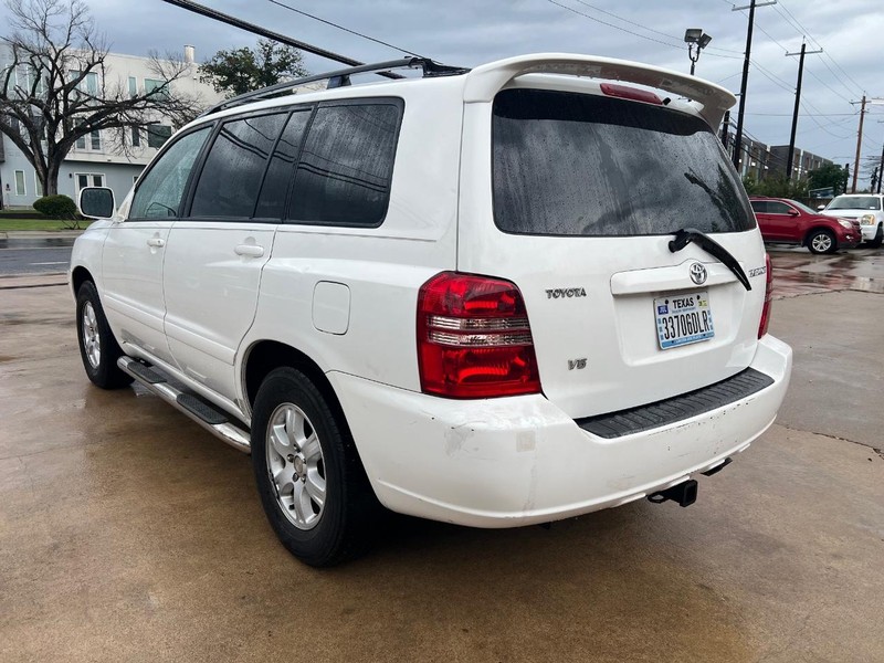 Toyota Highlander Vehicle Full-screen Gallery Image 7