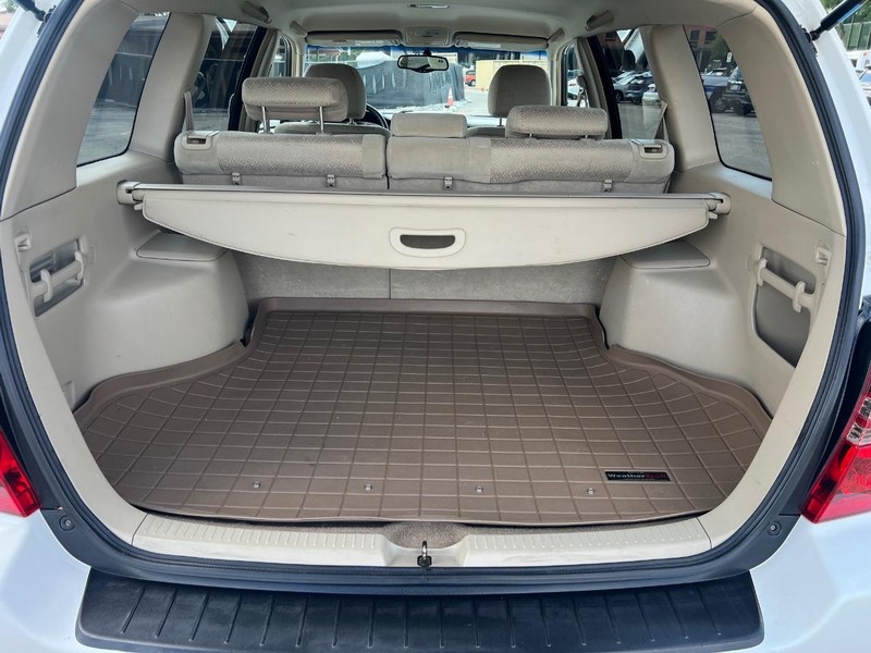 Toyota Highlander Vehicle Full-screen Gallery Image 12