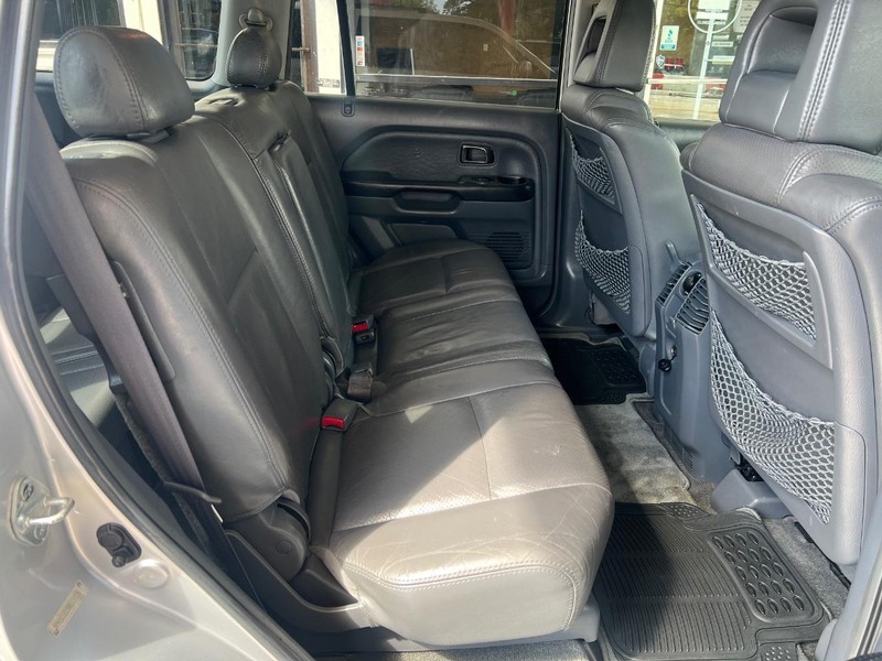 Honda Pilot Vehicle Full-screen Gallery Image 12