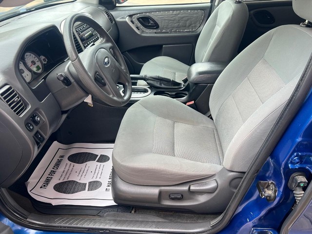 Ford Escape Vehicle Full-screen Gallery Image 08