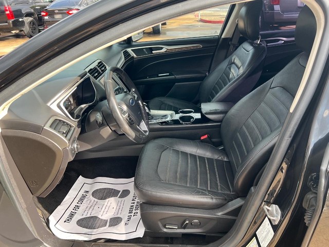 Ford Fusion Vehicle Full-screen Gallery Image 08