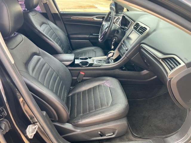 Ford Fusion Vehicle Full-screen Gallery Image 10