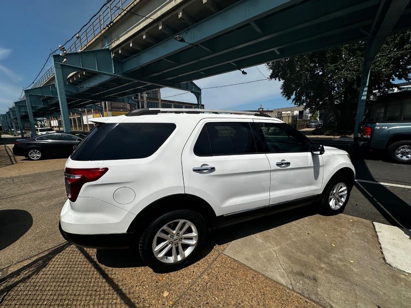 2013 Ford Explorer XLT photo 2