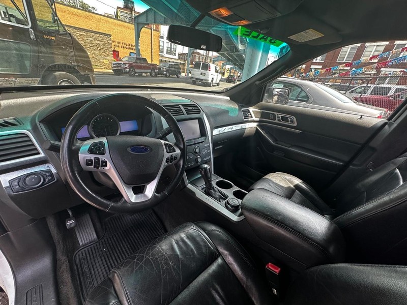 2013 Ford Explorer XLT photo 3