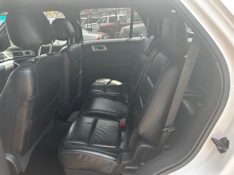 2013 Ford Explorer XLT photo 5