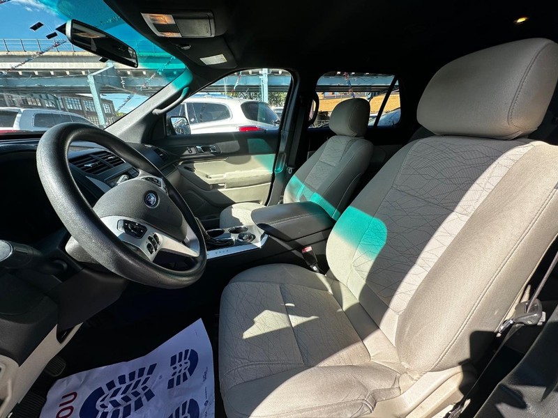 2014 Ford Explorer Base photo 2
