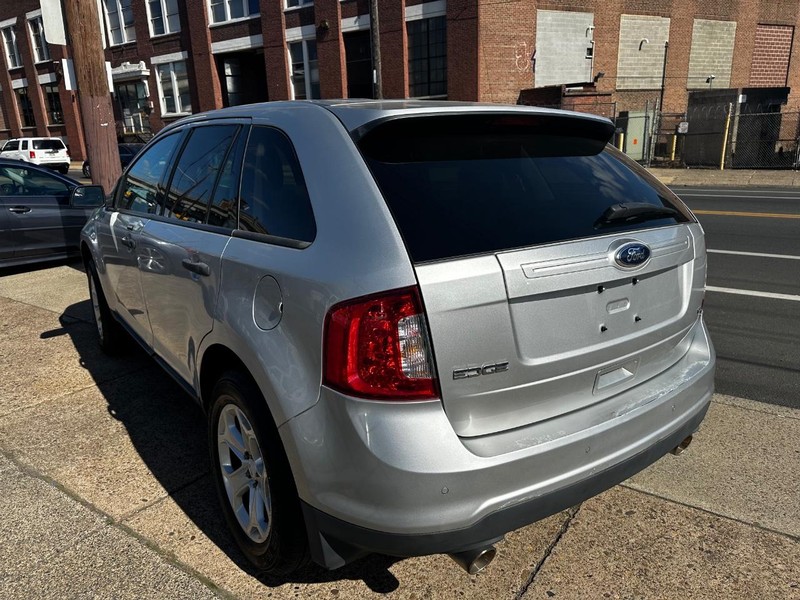 2014 Ford Edge SE photo 2