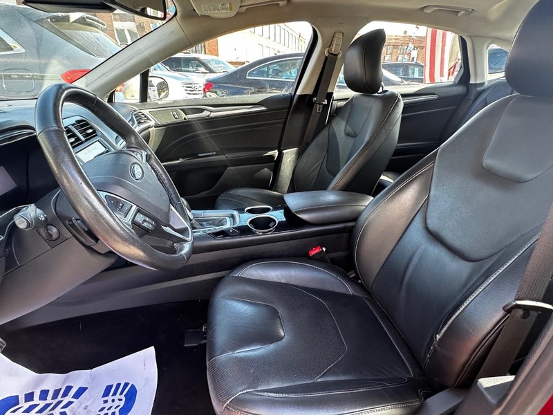 2013 Ford Fusion Titanium photo 2