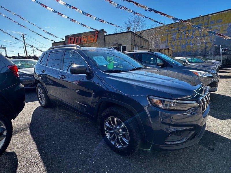 2019 Jeep Cherokee Latitude photo 2