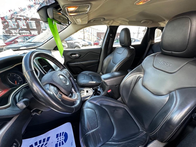 Jeep Cherokee Vehicle Full-screen Gallery Image 06