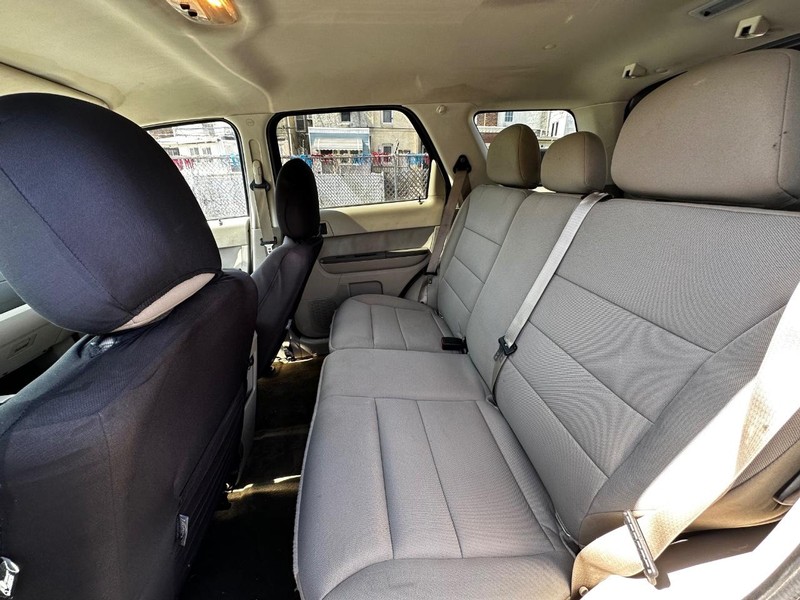 2010 Ford Escape XLT photo 4