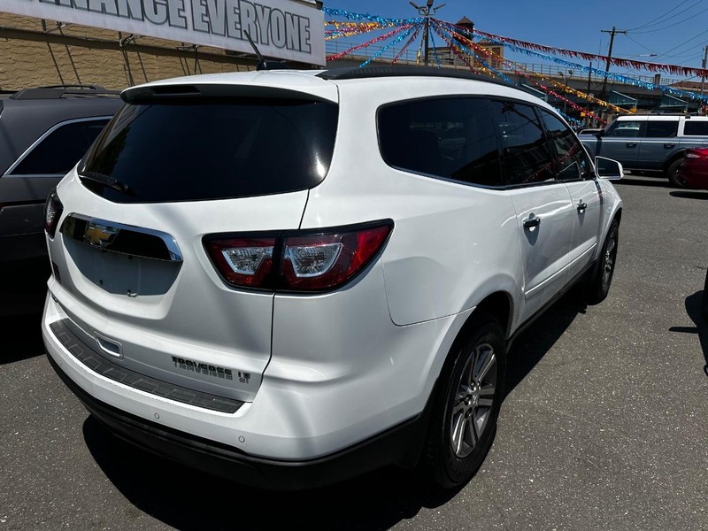 2016 Chevrolet Traverse 2LT photo 4