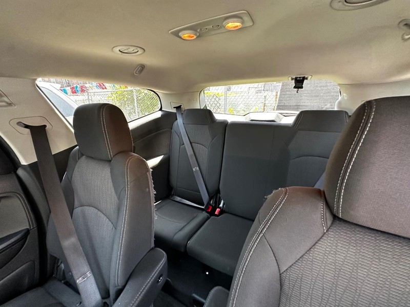 2016 Chevrolet Traverse 2LT photo 8