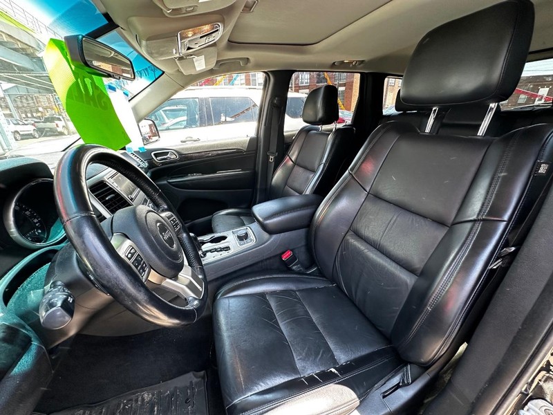 2011 Jeep Grand Cherokee Laredo photo 5