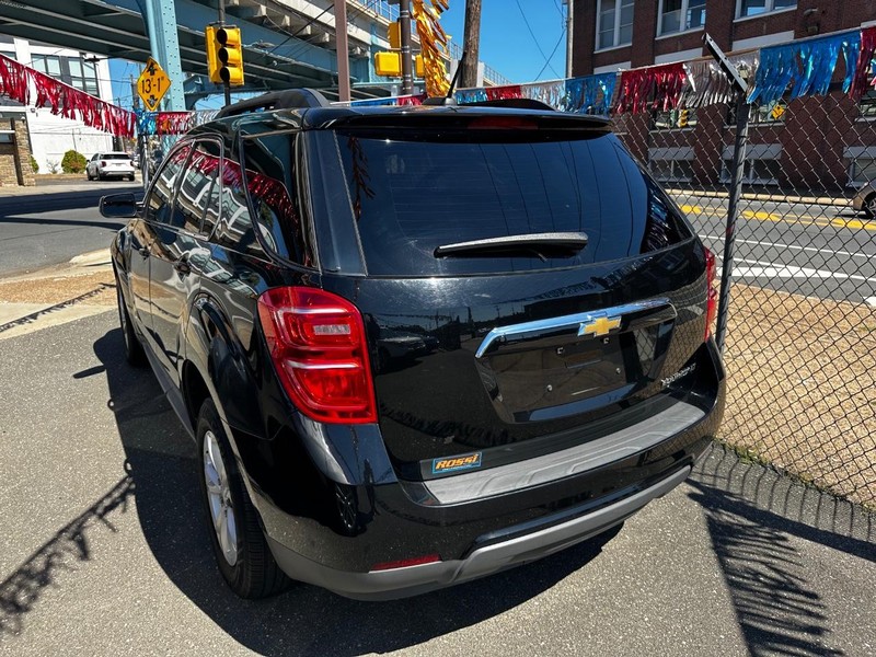 2016 Chevrolet Equinox LT photo 2