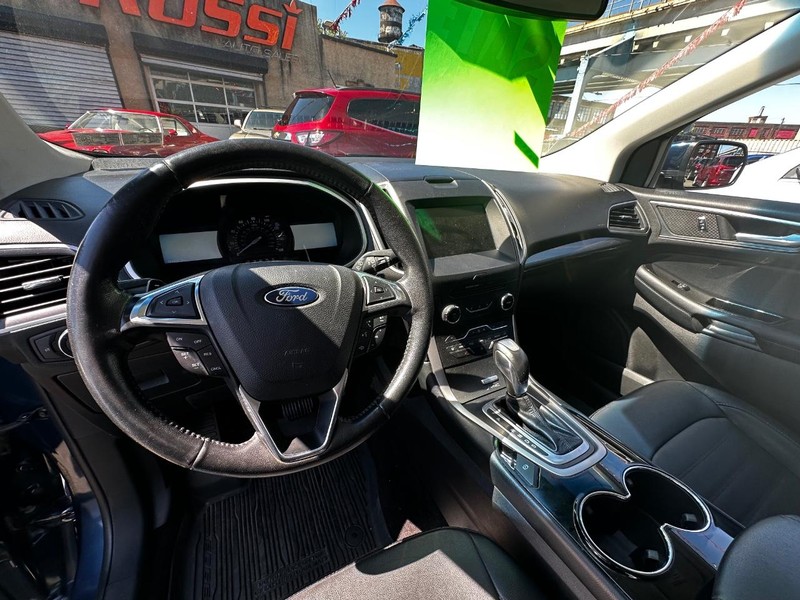 2017 Ford Edge SEL photo 3