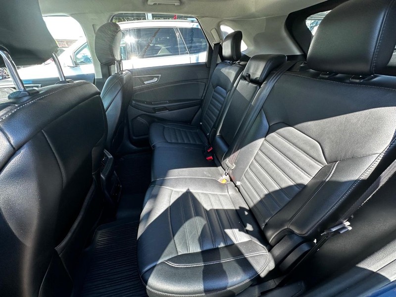 2017 Ford Edge SEL photo 5