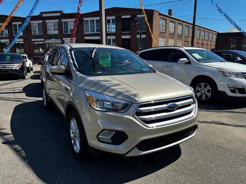 2017 Ford Escape SE photo 2