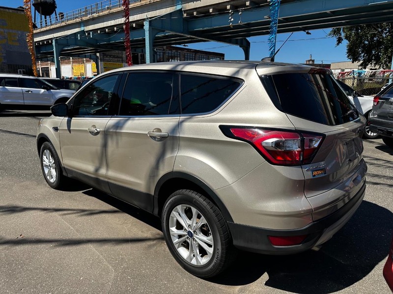 2017 Ford Escape SE photo 3