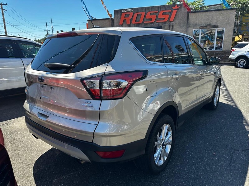 2017 Ford Escape SE photo 4
