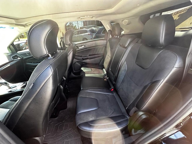 Ford Edge Vehicle Full-screen Gallery Image 06