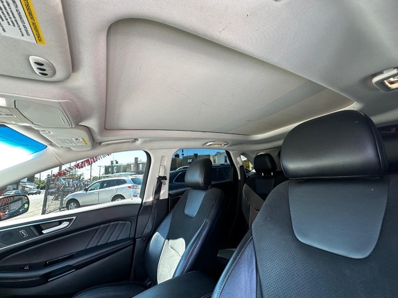 Ford Edge Vehicle Full-screen Gallery Image 07