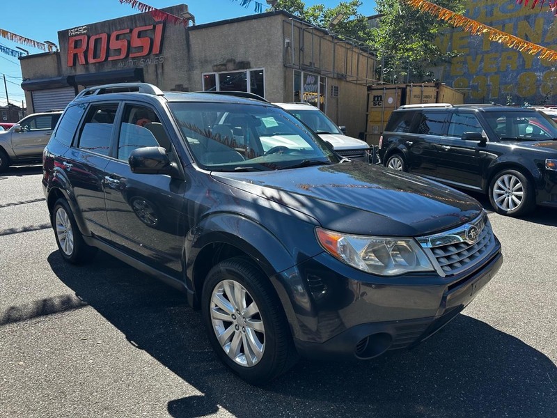 Subaru Forester Vehicle Full-screen Gallery Image 02